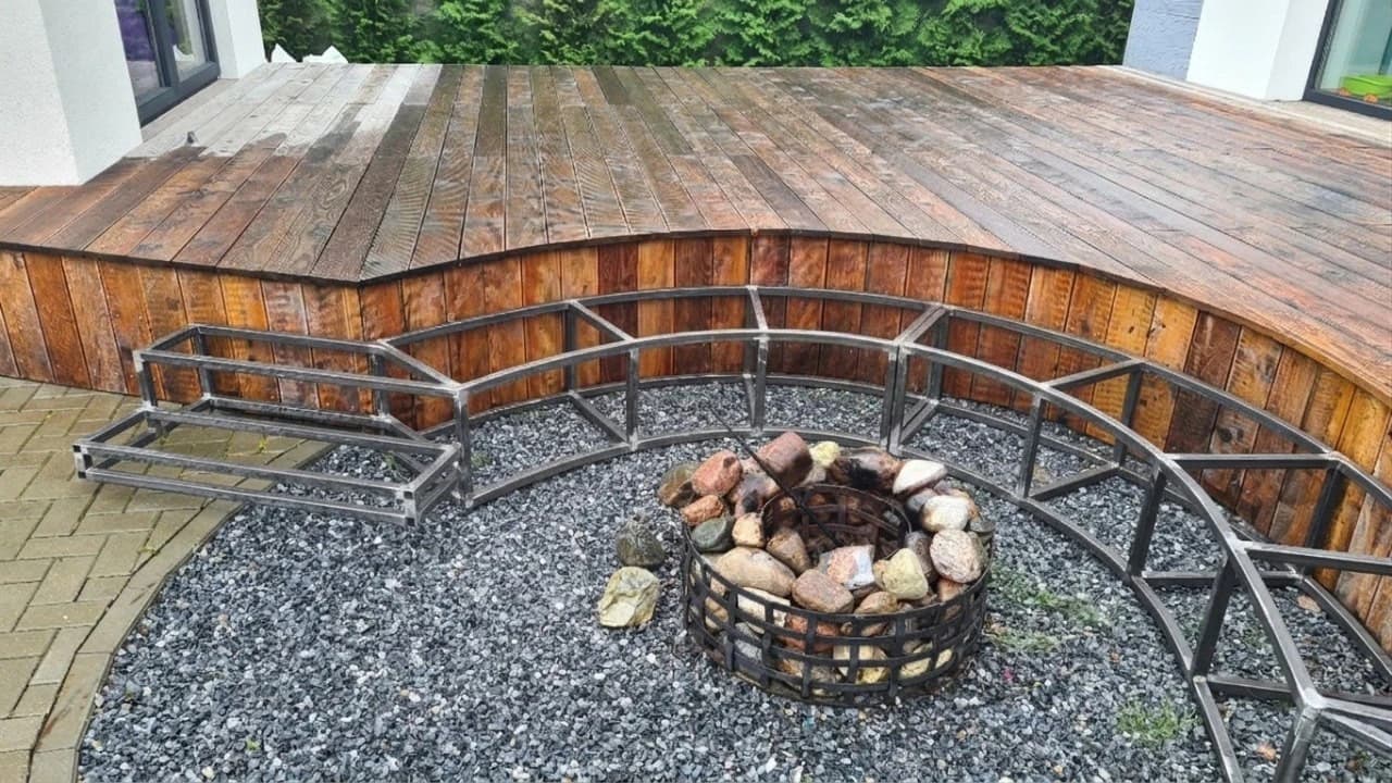 Пьедестал у кострища (металлический каркас)